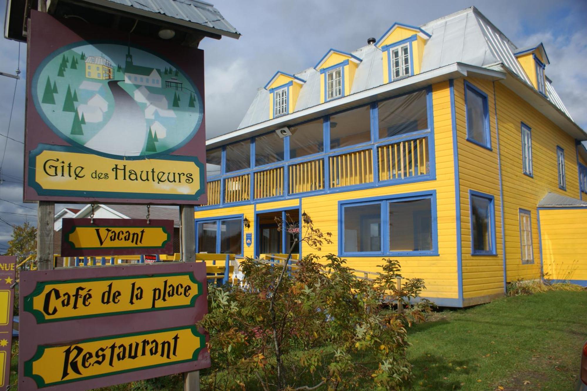 Gite Des Hauteurs Et Cafe De La Place Saint Zenon Zewnętrze zdjęcie